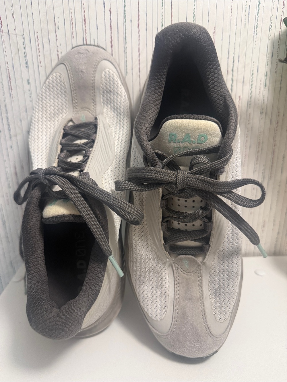 R.A.D. One men size 8 Gray Suede & Mesh Casual Sneakers